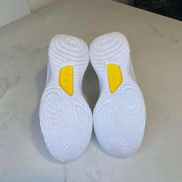 Under Armour Curry TB 8 Flow Smooth Butter Yellow White Men's Shoe 7y Euro 40 - Picture 6 of 8